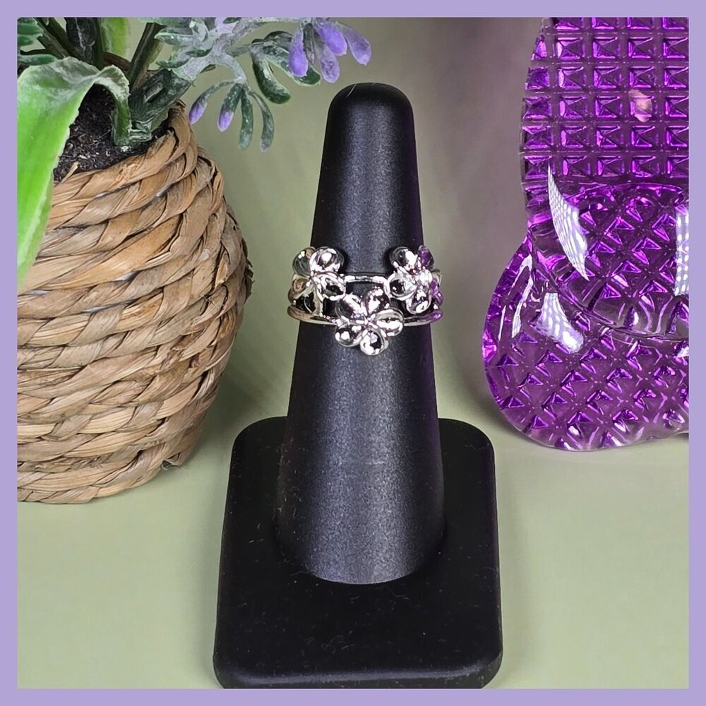 Three Plumeria Flower Ring Size 6.25‎ (NWOT)